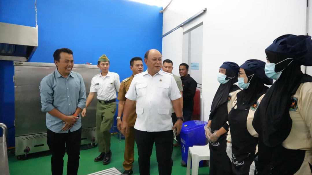 Dorong Ekonomi Rakyat melalui MBG, Kepala BGN Bangka Belitung Pantau SPPG di Bandung